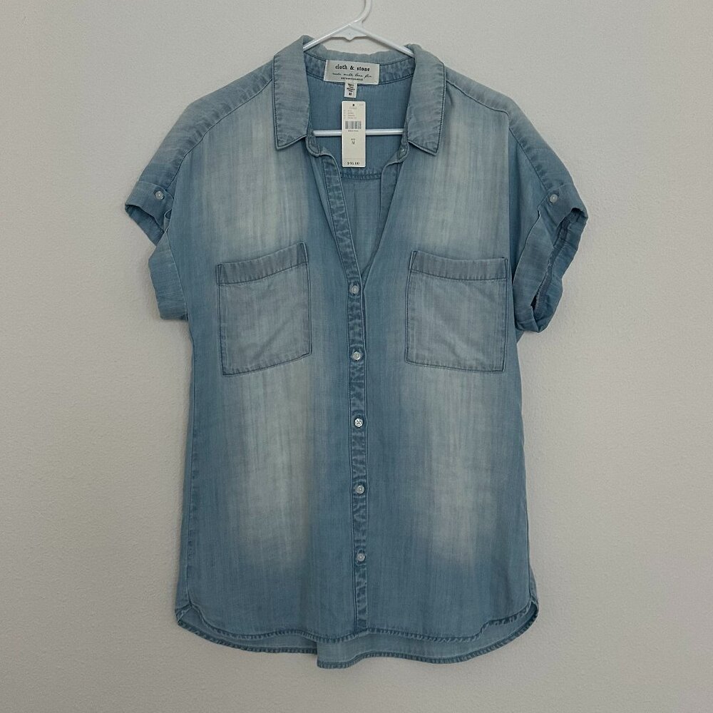 Anthropologie Cloth and Stone Denim Chambray Distressed Button Down Shirt Size M